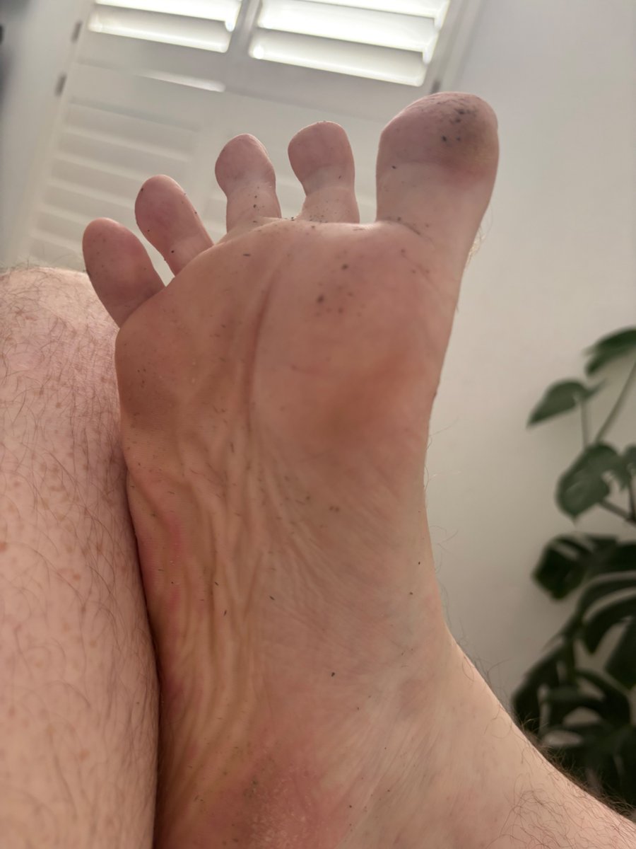 RealMasterJames's tweet photo. More nasty feet pics from the last few weeks. Sweaty month 😅

#feet #sweatyfeet #alpha #dom #master https://t.co/t8ZMJeaeJC