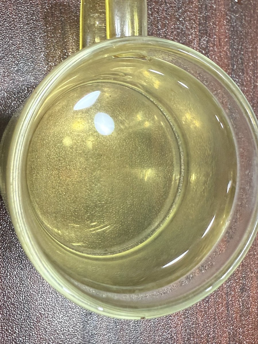 Wild Mabian 녹차를 우려봄

중국 사천성 마변 지역에서 bud &amp; one leaf라고 아직 채 펴지지 않은 새싹과 그 아래 같이 붙은 한 장의 잎을 같이 채취한 차로 

수색은 연한 파스텔 노랑

크리미하고 구수한 찐 애호박, 쌀, 밀크 초콜릿 맛

향은 연꽃, 구운 감자