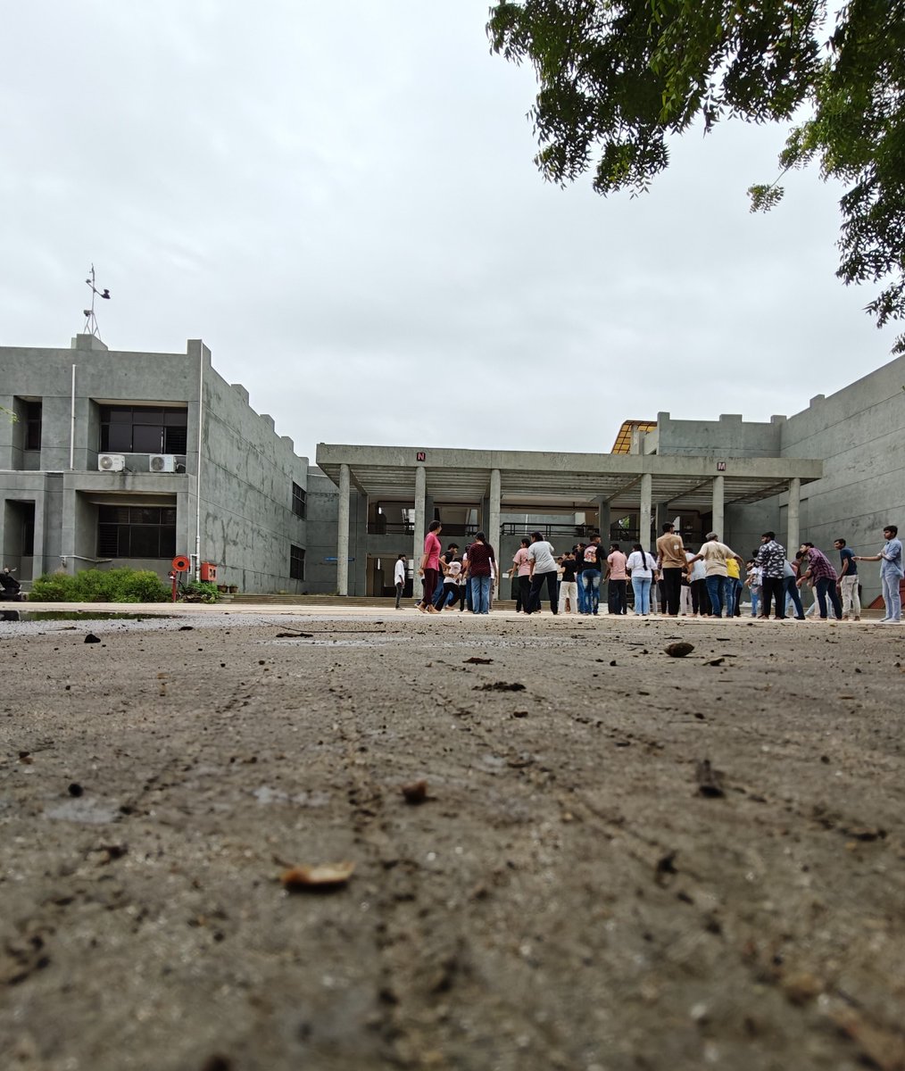 OfficialVgec's tweet photo. 📸✨ Capturing Moments, Creating Memories! ✨📸

VGEC Photography Club’s Campus Photo Walk took participants on a refreshing journey through the lens—exploring beauty, perspectives &amp; stories across campus. 🌿🏛️

#VGEC #CampusPhotoWalk #PhotographyClub #CreativeLens #StudentLife https://t.co/C7xjxGyU3k