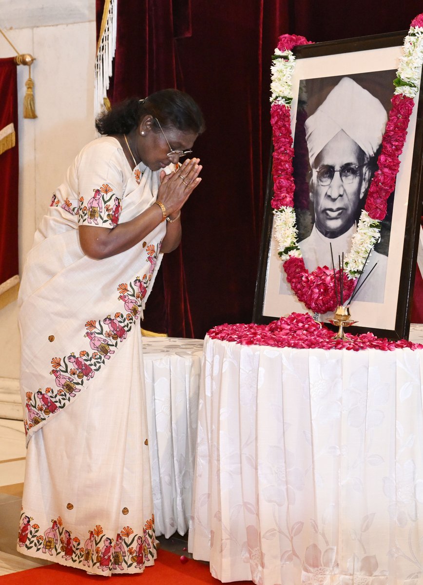 President Droupadi Murmu paid floral tributes to Dr Sarvepalli Radhakrishnan, former President of India, on his birth anniversary at Rashtrapati Bhavan.