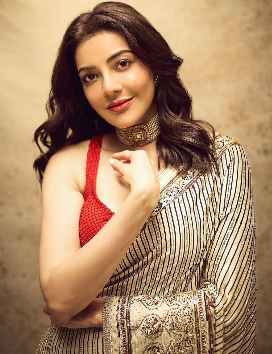 screensirenx_07's tweet photo. Kaju's Delight is a Feast...🥵📸
#KajalAggarwal #Temper #arya2 #KajalAggarwalhot #Magadheera
#darling #mrperfect #singham
#businessman4k #Thuppakki #baadshah #naayak #jilla #dhada
#yevadu #maari #Vivegam #mersal #satyabhama #indian2
#Kannappa #Sikandar #mosagallu https://t.co/22k6F6eG1s