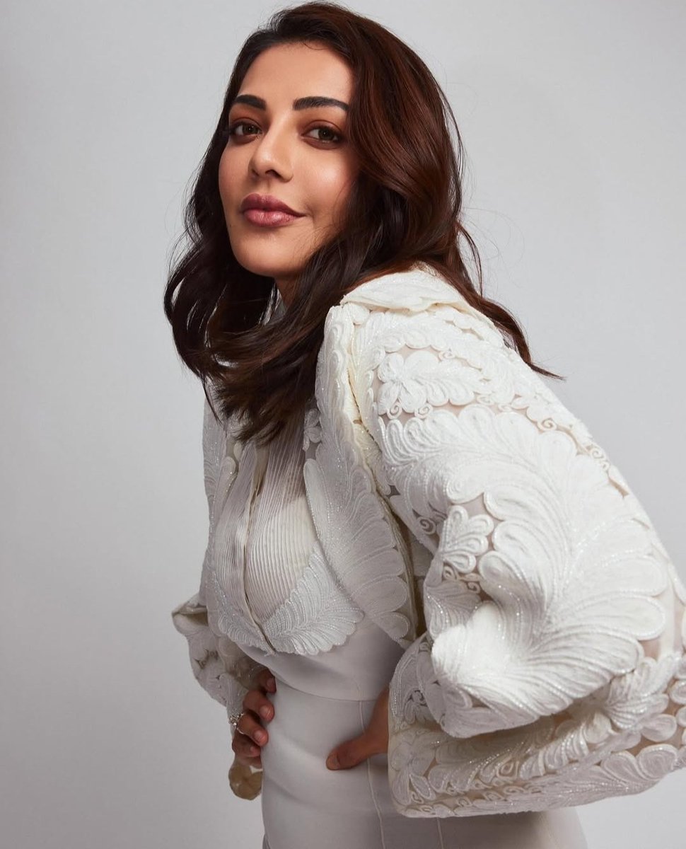 screensirenx_07's tweet photo. Kaju's Delight is a Feast...🥵📸
#KajalAggarwal #Temper #arya2 #KajalAggarwalhot #Magadheera
#darling #mrperfect #singham
#businessman4k #Thuppakki #baadshah #naayak #jilla #dhada
#yevadu #maari #Vivegam #mersal #satyabhama #indian2
#Kannappa #Sikandar #mosagallu https://t.co/22k6F6eG1s