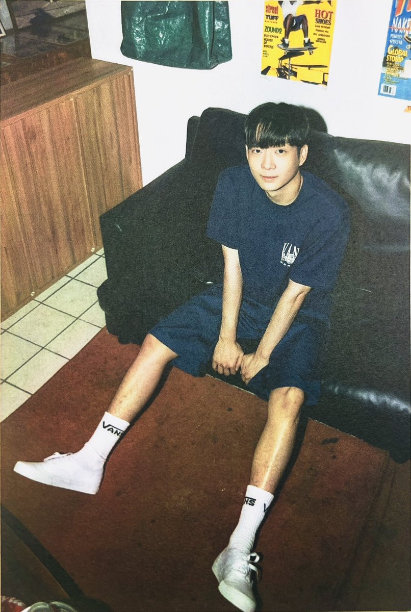 gyulgyul021014's tweet photo. 향수 사면 주는 엽서 세트입니다 https://t.co/u1iLch5uRf