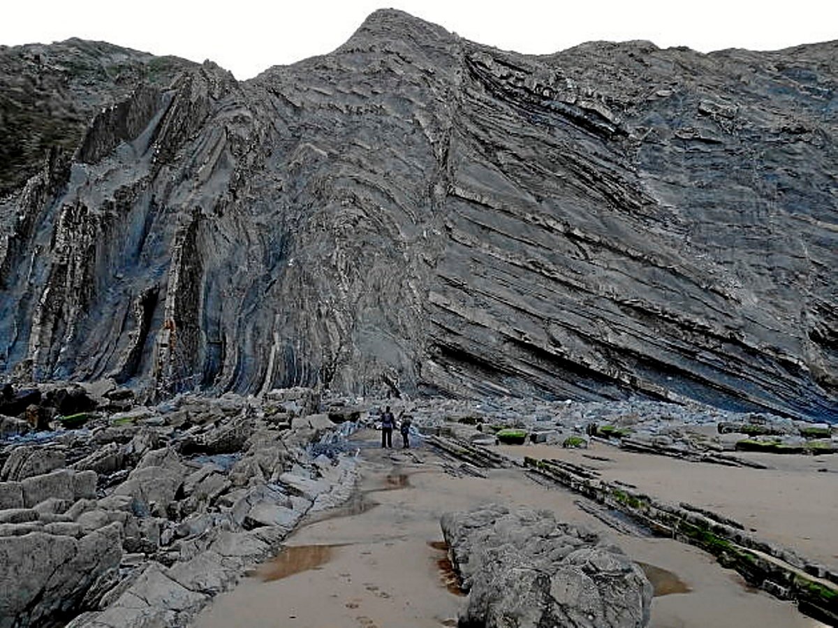 Duela ehunka milioi urteko historia kontatzen duen liburua

gaur8.naiz.eus/eu/info_gaur8/…

<a href="/nerealauzirika/">Nerea Lauzirika Marquínez</a>|ren erreportajea