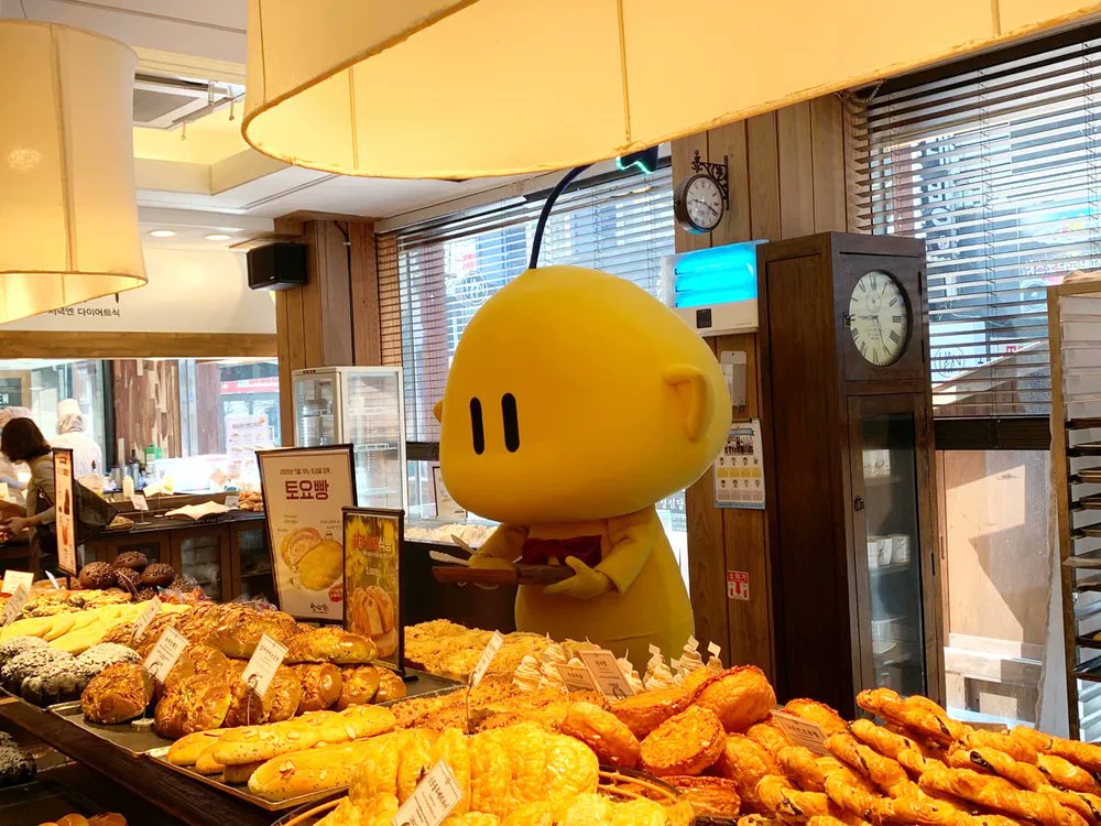 대전역에 내려 시티투어버스를 타면 대전의 유명 빵집을 한번에 돌아볼 수 있습니다.

🍞A코스 → 콜드버터베이크샵, 성심당(롯데백화점), 몽심 한남대점, 슬로우브레드, 빵 한모금

🥐B코스 → 하레하레, 슬로우브레드, 오렌지블로썸 베이커리, 캔디콥스하우스, 콜드버터베이크샵

🥖C코스 →