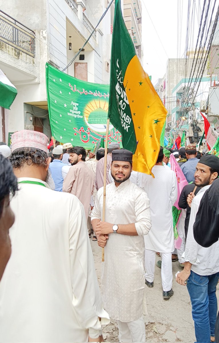 दुनिया में ऐहतराम के क़ाबिल हैं जितने लोग,  
मैं सबको मानता हूँ मगर मुस्तफ़ा ﷺ के बाद !  

#eidmiladunnabi2025