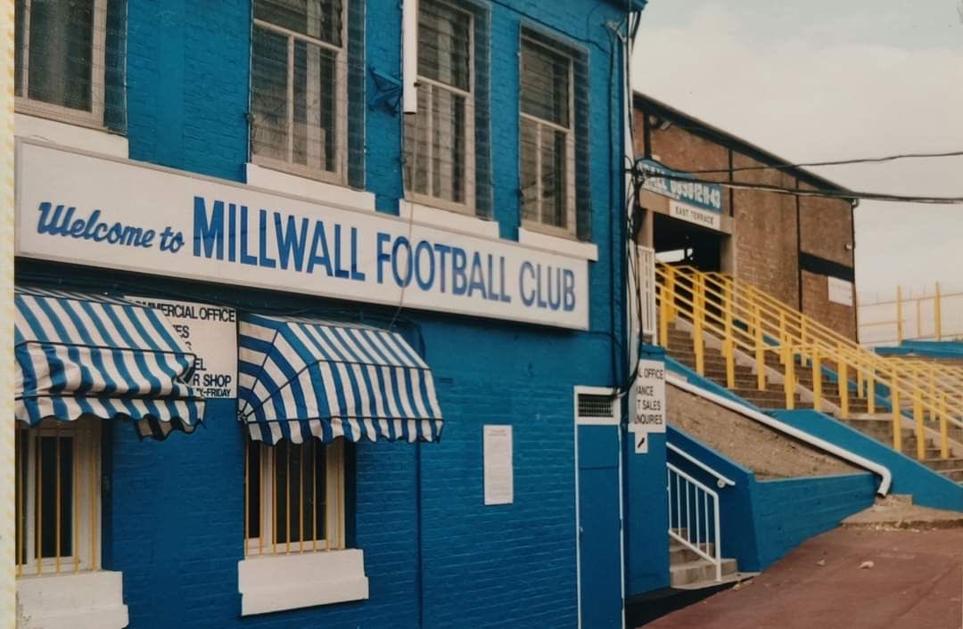 Club offices behind the Ilderton Road end. Late 80’s/early 90’s. The Den, Cold Blow Lane, New Cross, London #Millwall