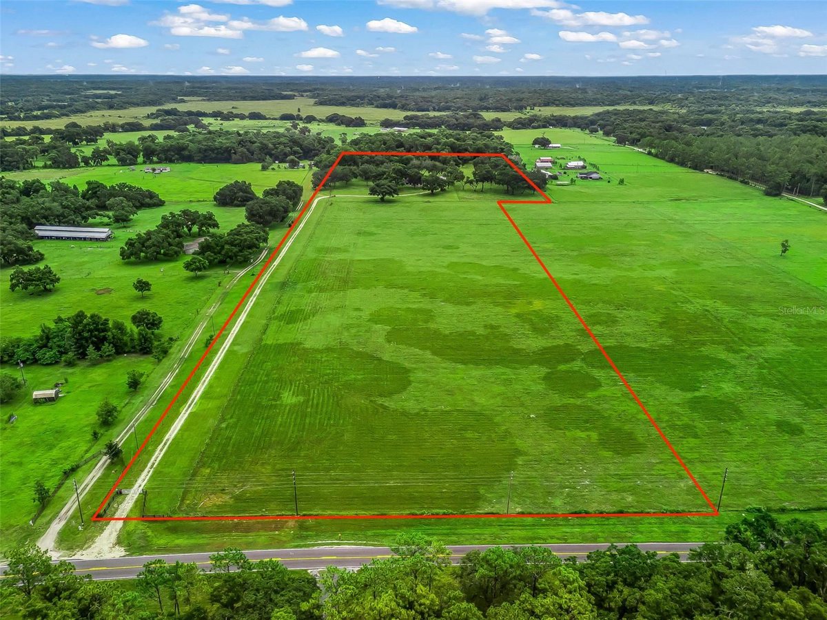 SummerAlvis's tweet photo. 5759 C 575, Bushnell, FL, 33513
3 bed | 2 bath 2245 Sq. Ft.
Active | 1220000
https://t.co/0l6Rh0AM2A
Welcome to your dream property! This gorgeous block home, set on 24.46+/- peaceful acres, combines modern elegance with country charm. Inside, you'll find bright, open living... https://t.co/dBo3u7uxyz