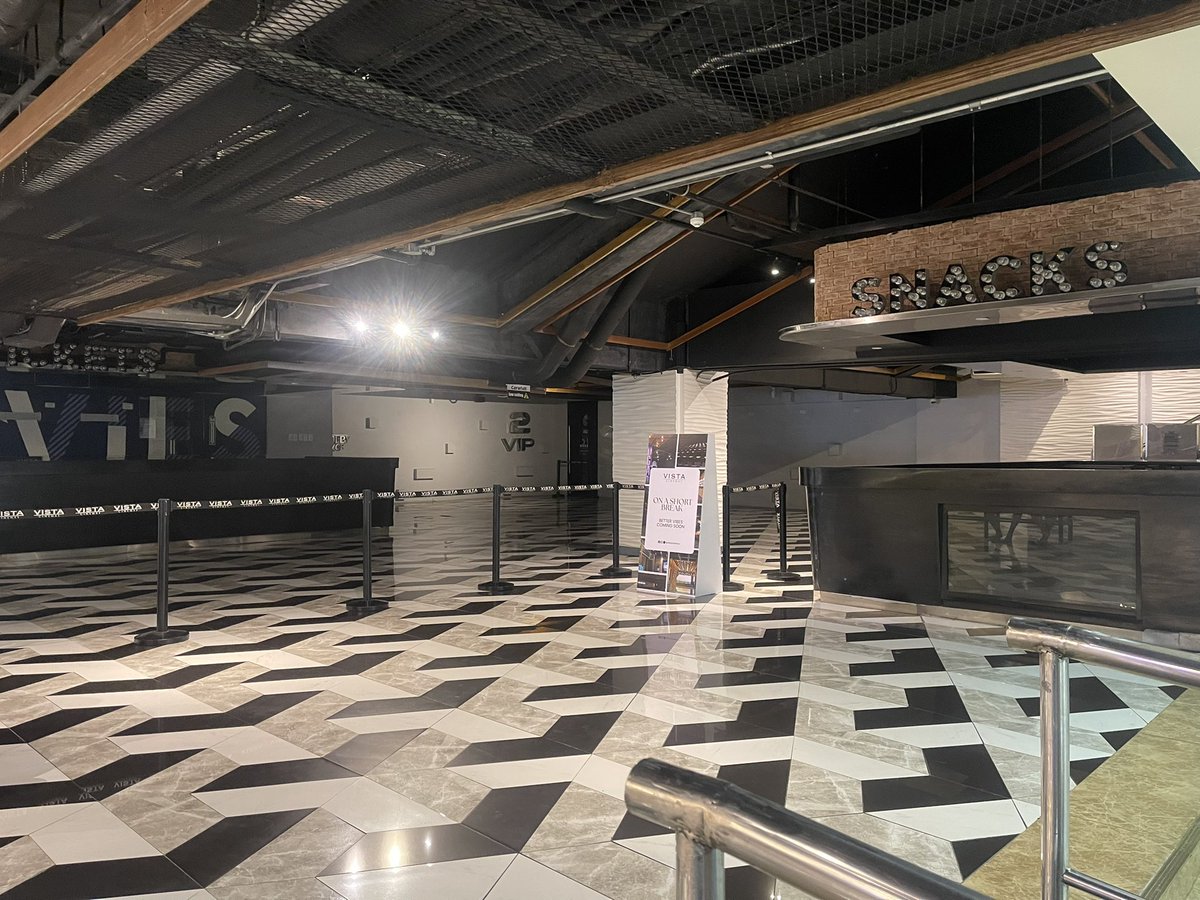 HEYOgrapinas's tweet photo. This is Vista Mall Las Piñas’ Cinema and Appliance Centers now. Karma i guess https://t.co/yHm1KskNaj