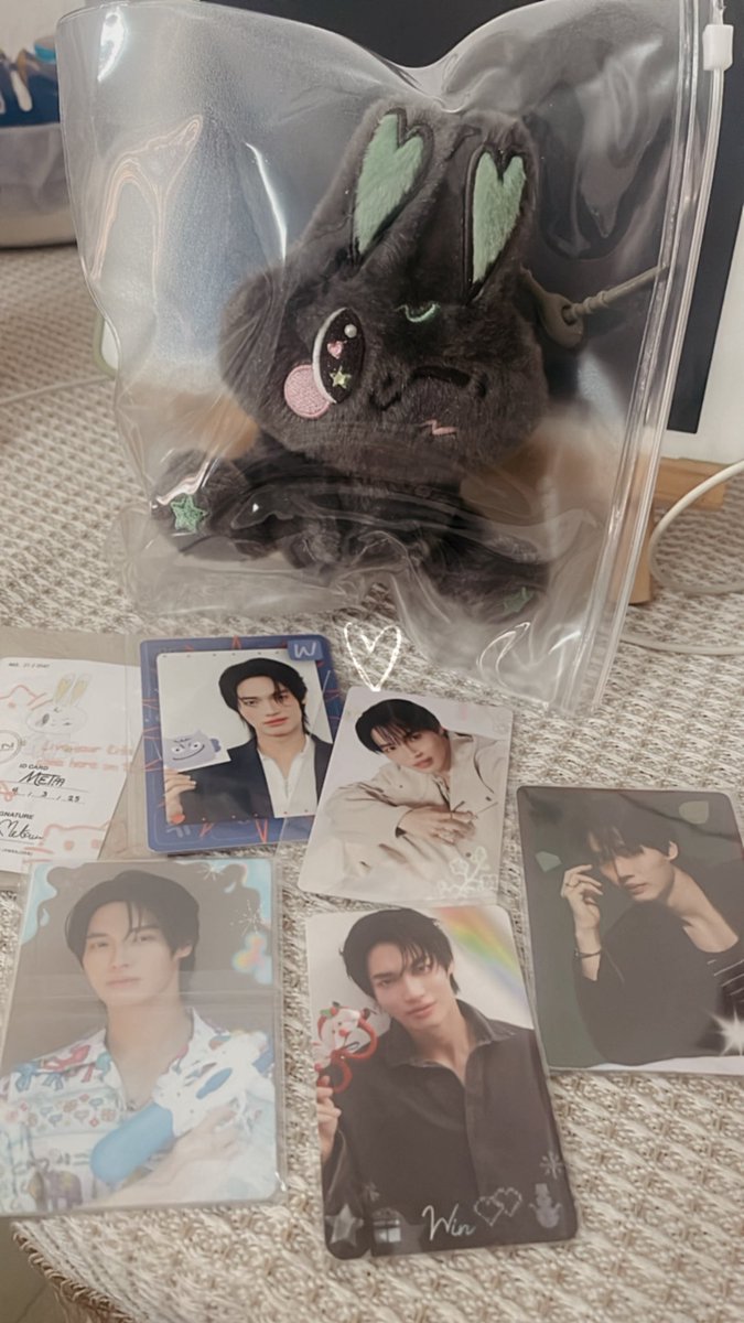 ของขวัญวันเกิดสุดแสนจะน่ารัก จากน้องๆผู้น่ารักของฉัน พวกเธอแสบมาก ถึงว่าส่งร้านไหนไปก็บอกโน่นนี่นั้น พีคกว่าเจ็บใจตอนพวกมันลีลาจะสั่งจากเจ็มมันดันหมด 555 เมต้าวินเมมาครบปีนี้ วันเกิดที่ยิ้มแก้มแตก วินเมหล่อมาก 🥰