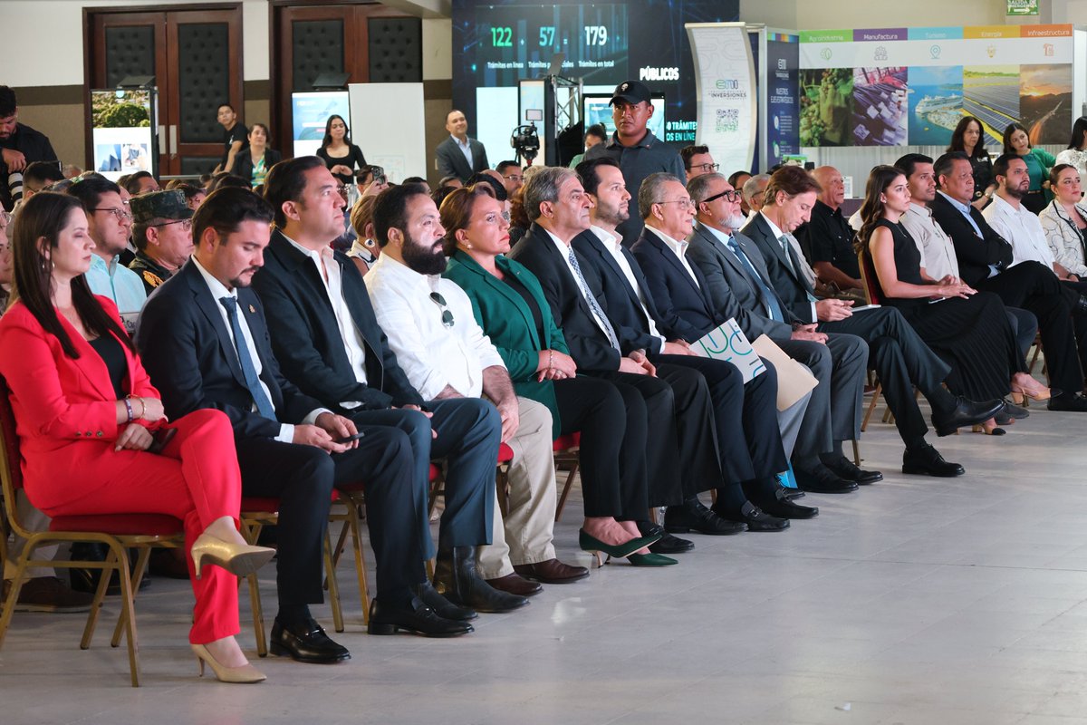 digerhn's tweet photo. La DIGER, como entidad rectora de la transformación digital, acompañó a la Presidenta @XiomaraCastroZ en el lanzamiento del Portal Digital de Inversiones (PDI), un trabajo conjunto con @CNI_HN y la @SDEHonduras. Contiene 132 trámites digitalizados de 21 instituciones del Estado. https://t.co/m33hMqbcFt