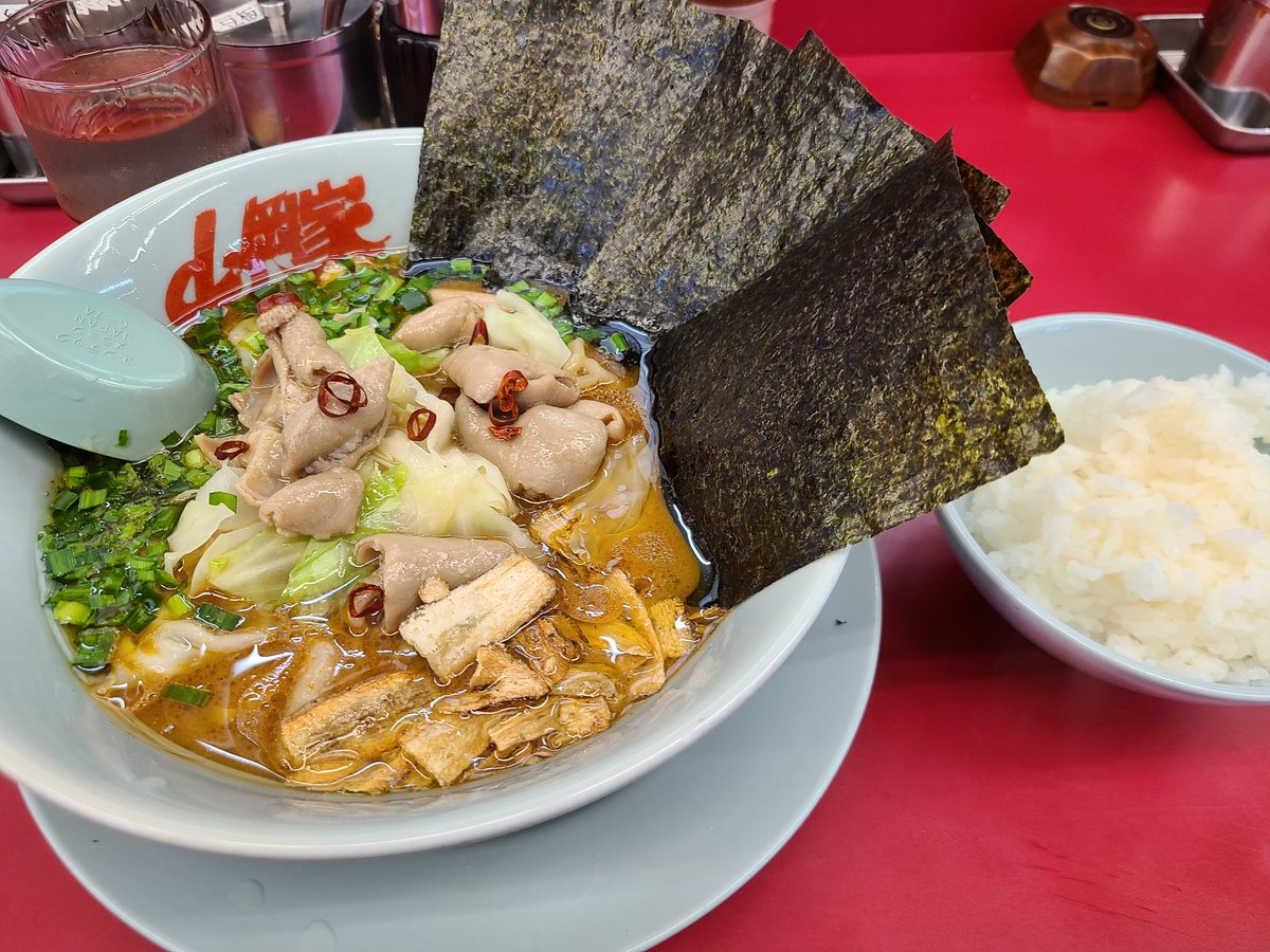 pansuke79's tweet photo. 山岡家、スタミナもつ醤油ラーメン。 https://t.co/bQy2hvbeLC