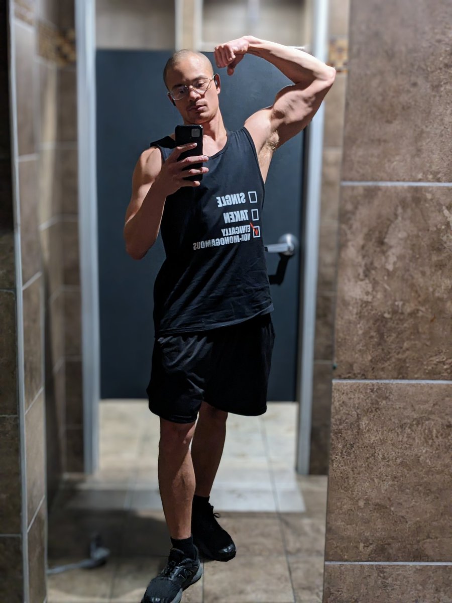 dabsoutt420's tweet photo. Why is the timeline talking about biceps? (I didn’t need a reason to repost an oldie. Swear) https://t.co/F0Dn8udeMz