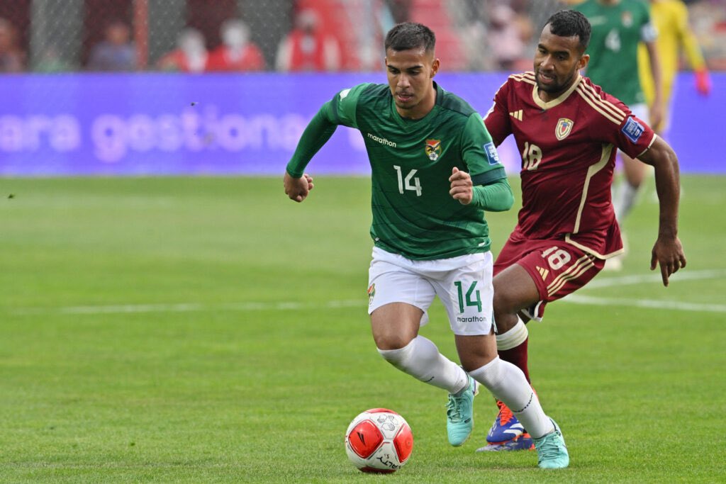 Venezuela 🇻🇪 y Bolivia 🇧🇴 se juegan el martes el repechaje al Mundial 2026. Sus cuentas:

🇻🇪 VENEZUELA

- Gana
- Empata y Bolivia no gana
- Pierde y Bolivia pierde

🇧🇴 BOLIVIA

- Gana y Venezuela pierde
- Empata, Venezuela pierde y marca más goles

#EliminatoriasSudamericanas