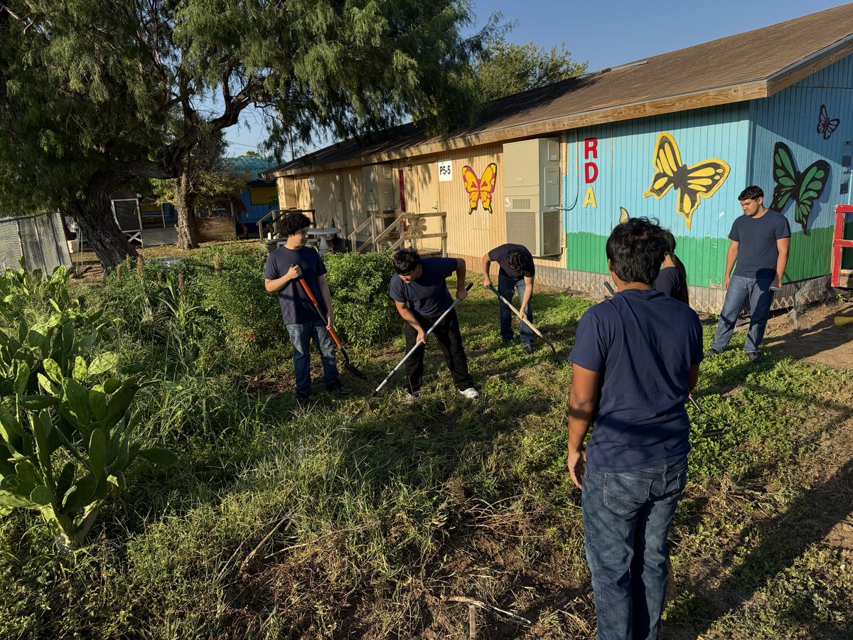 Even the high temperatures couldn't stop our dedicated <a href="/IandGCenter/">I&G Center</a> students from preparing the ground for a new #crop this morning. <a href="/gutiexfer/">Fernando X Gutierrez</a> @mcallenisd <a href="/CityofMcAllen/">City of McAllen, TX</a> #selfsufficient #gardening  #foodproduction <a href="/Lowes/">Lowe's</a>