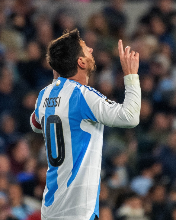 melxsardelli's tweet photo. para siempre Leo Messi.
para siempre, Capitán. https://t.co/BPlSortBHe