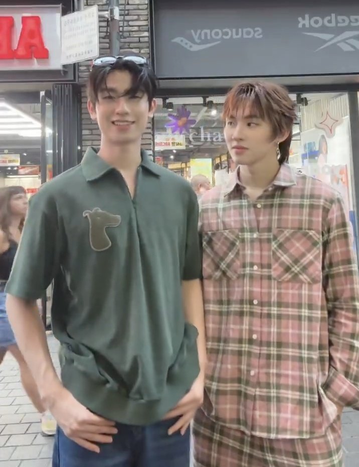 คุณคงไม่ได้สังเกต 🌚🌝

THOMASKONG IN SEOUL FSW
#TMKxGREEDILOUS 
꒰ ⋆ #thomaskong  ; #โทมัสก้อง  ♡ ꒱