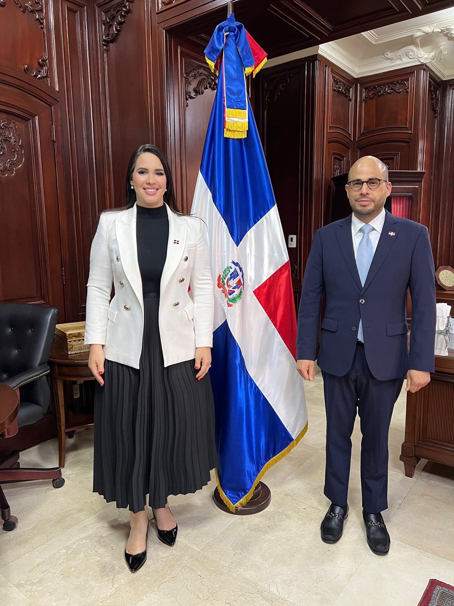 📍Rumbo a Corea ✈️🇩🇴🇰🇷Sostuvimos una importante sesión de trabajo con nuestro superior inmediato, el Viceministro de Política Exterior Bilateral, Embajador Francisco Caraballo, como paso final antes de asumir formalmente funciones como Embajadora de la República Dominicana en la
