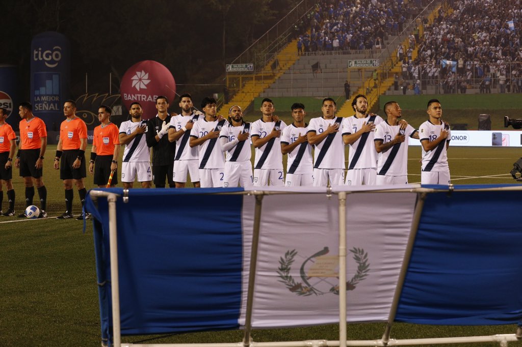 espaciofutboI's tweet photo. SUENA EL HIMNO MÁS HERMOSO DEL MUNDO EN LA ZONA 6 🇬🇹🔥

Guatemala TU NOMBRE INMORTAL 🔥 https://t.co/E3DPOBdnCJ