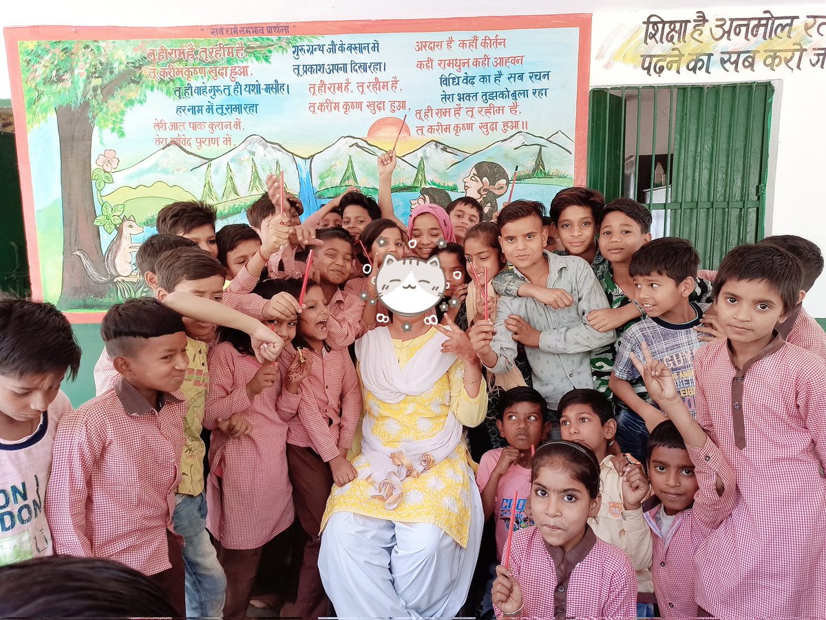 "अपने छात्रों में सृजनात्मक भाव और ज्ञान का आनंद जगाना शिक्षक का महत्वपूर्ण गुण  है।"

~अल्बर्ट आइंस्टीन

#शिक्षक_दिवस  ✍️

हर सफल करियर के पीछे एक शिक्षक होता है ....

सभी गुरुजनों को शिक्षक दिवस की शुभकामनाएं 👩‍🏫  🙏💐 

#शिक्षक_दिवस_की_शुभकामनायें