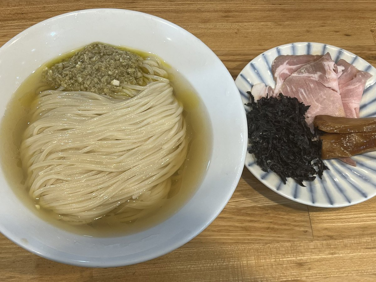 mennotoriko's tweet image. 本日より
こんな天気ですが
冷やしの限定をします
冷やし貝だしラーメン
※ごはん付き(お茶漬け用)
※大盛りまで
※普通盛り200g大盛り300g
※購入はスタッフまでお声掛けお願いします。
明日以降も販売します。
予定は後ほど