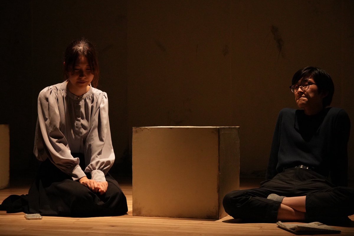 本日より『HIDEOUT』開幕いたします🚪

昼回
受付開始・開場　12:30
開演　13:00
公演時間　120分(途中休憩なし)
当日券あり

皆様のご来場お待ちしております。
※台風の予報が出ております。お時間に余裕を持ってご来場ください。

撮影：發見様