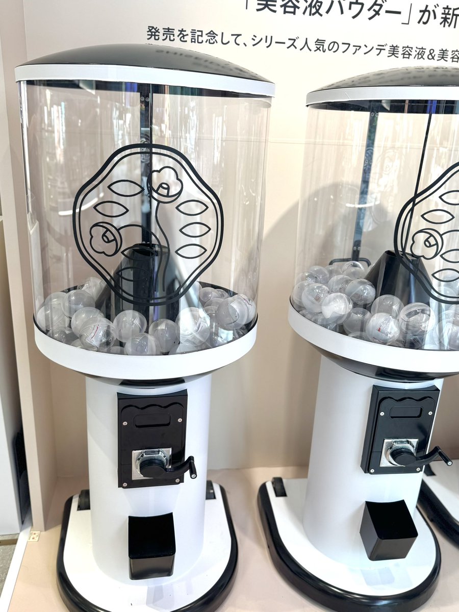アットコスメ東京でやっている
資生堂パウダーのpopup行ってきました！
新作パウダー気になってたのでお試しできて良かった✨
私は01が一番好きかなぁ♪
ガチャを回して美容液ファンデと下地のサンプルもいただいたよ🌸
ファンデ使ってるけど下地持ってないから嬉しい！
#美容液パウダー
#資生堂