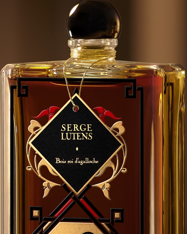 時の彼方にその起源を秘めた神聖なるウードに捧げる香り。ひとつの星が