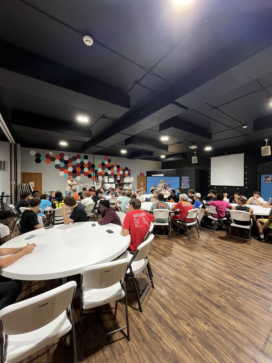 CCCometFootball's tweet image. Week two team dinner was held at The Bridge Church. Great hosts and the team loved “brinner” (breakfast for dinner). Game captains Victor Ward and Jackson Warnke will be joining season captains Bennett Hansen and Luke Jacobs. See you in Forest City tomorrow at 7:00 PM! Go Comets!