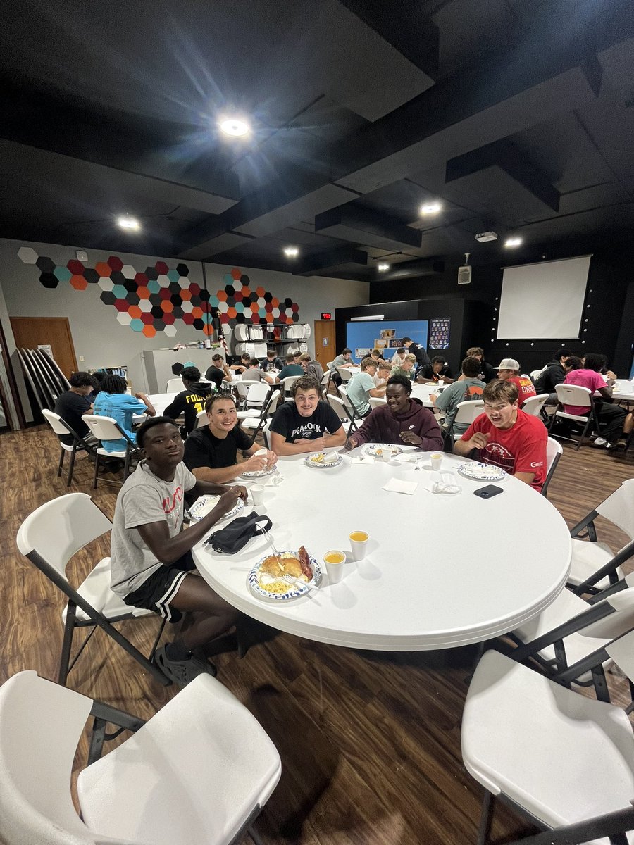 CCCometFootball's tweet image. Week two team dinner was held at The Bridge Church. Great hosts and the team loved “brinner” (breakfast for dinner). Game captains Victor Ward and Jackson Warnke will be joining season captains Bennett Hansen and Luke Jacobs. See you in Forest City tomorrow at 7:00 PM! Go Comets!