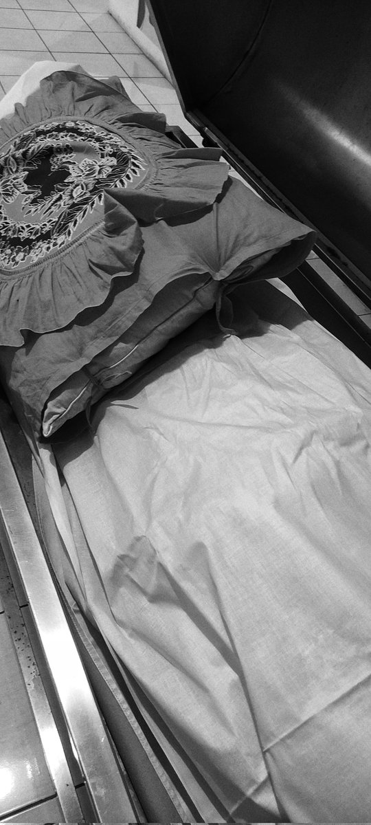 Allahummaghfirlaha warhamha wa'afiha wa'fuanha 
..

Ibunda Bagong pagi ini jam 08:00 kapundhut.
Mohon doanya untuk beliau, Sedulur