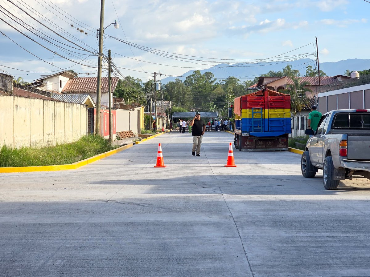 Entregamos 200 metros de pavimento hidráulico en el Barrio San Juan 🚧🚜 un logro que transforma la movilidad y mejora la vida de nuestra gente.
Seguimos #PavimentandoSigua 🤝🏻