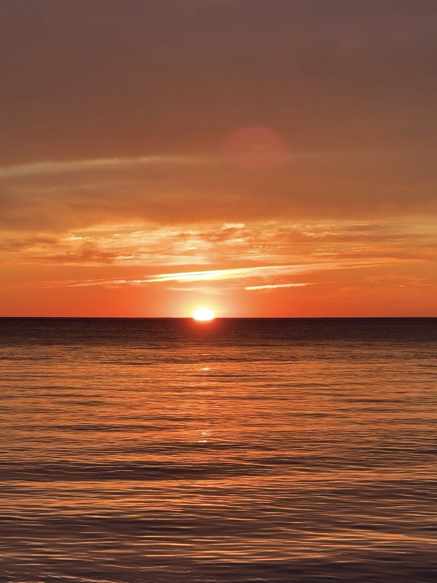 x2ivyx's tweet photo. Sunset Beach, NJ https://t.co/0m0b5OshPs