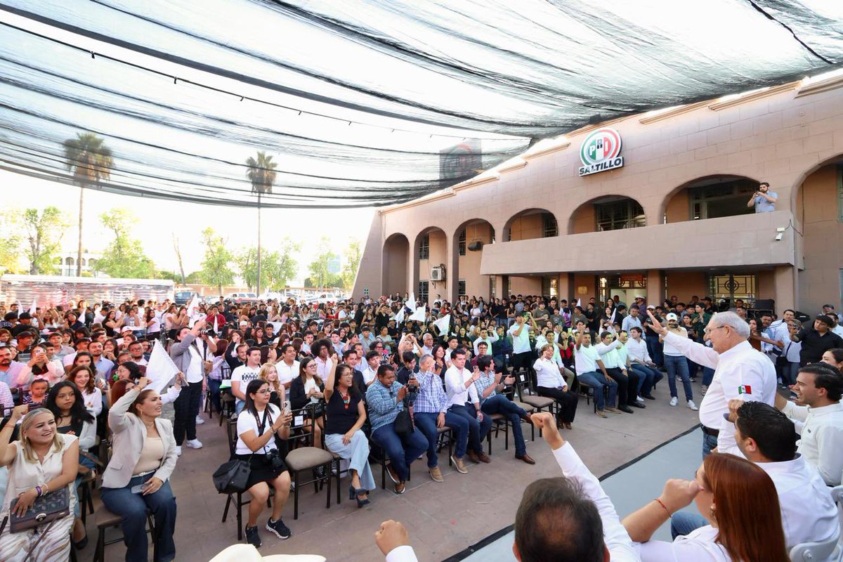 En una emotiva ceremonia cargada de orgullo y entusiasmo, donde se reconoció el trabajo de Manolo Jiménez en beneficio de la juventud, el PRI Coahuila celebró la entrega de los Galardones #RED2025, en evento encabezado por Carlos Robles Loustaunau, presidente del PRI Coahuila.