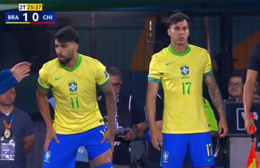 kaio jorge nosso menino com a amarelinha 😭💙🤍🦊