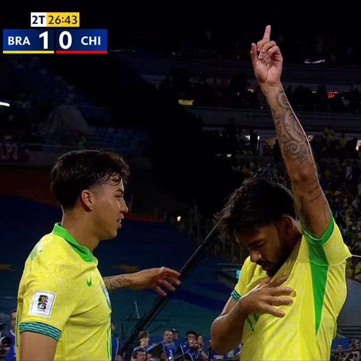 Lucas Paquetá é MUITO BOM! 

Não tem ninguém nem parecido pro meio da seleção. Titular e ponto. 

Dê seu jeito, Carlo.