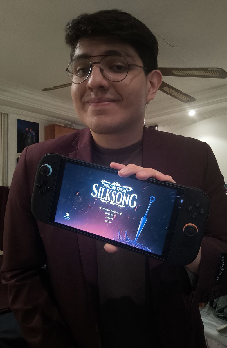 INewton67's tweet photo. Ya salió Silksooooong 
#hollowknight #silksongtoday 
https://t.co/hr7uV1vHNK https://t.co/m1Tl9dn6mJ