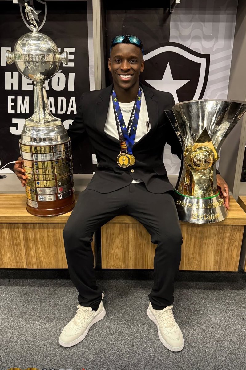 CentralDoBrega's tweet photo. algum clube brasileiro/europeu precisa URGENTEMENTE tirar o Luiz Henrique do Zenit

é craque demais pra ficar se escondendo na Rússia.

DIFERENTE!!!!! 🇧🇷🇧🇷🇧🇷 https://t.co/jXGO3xpiEV