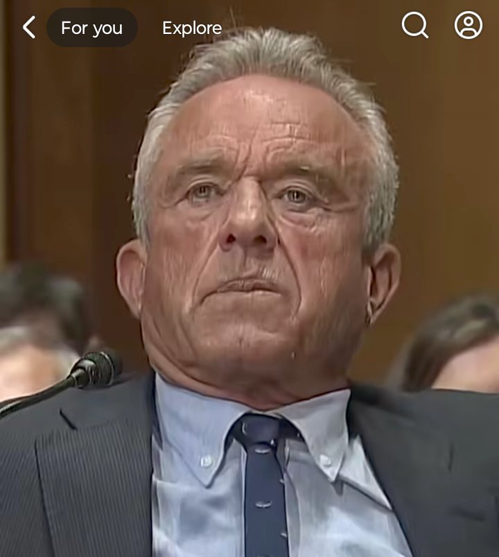 JConway7948's tweet photo. @colbertlateshow Broccoli Rob, RFK Jr has a tracheostomy under his tie, check it out... https://t.co/OBxkx518Xl