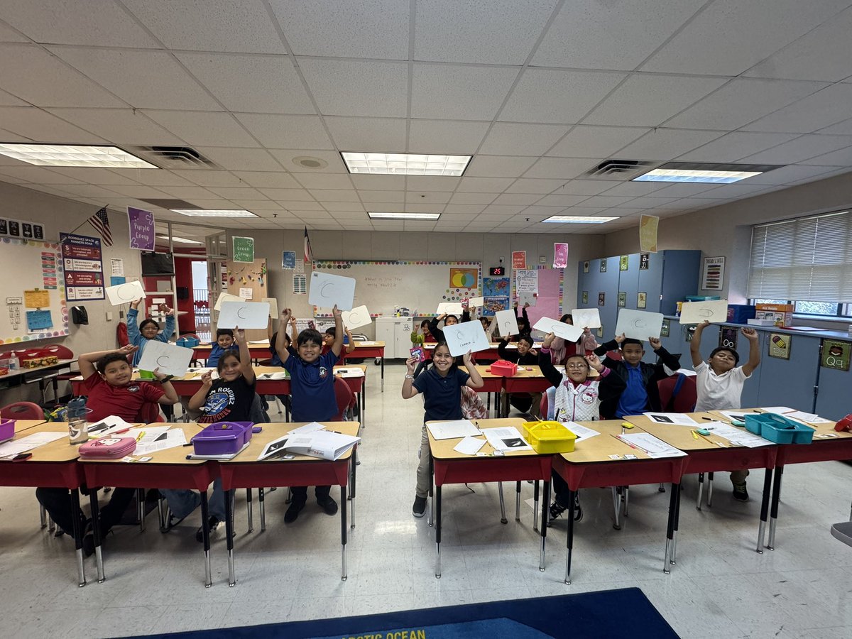 Ms_Alexander3's tweet photo. Two claps and a period 👏🏼👏🏼💁🏼‍♀️ 100% of these smarties got 100% correct! These 3rd graders are outta this world 🚀 #SREandBeyond https://t.co/rQltdUZNGD