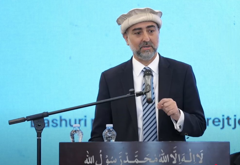 SyedAhmedOwais1's tweet photo. Listen to Dr. Faheem Younus's powerful speech, @FaheemYounus "Our Mission — Serving Mankind," from Jalsa Salana Kosovo 2025. 

A truly inspiring message about serving everyone, including those who may not share your views. 

https://t.co/ncJGm4cYuW

#JalsaSalana #Ahmadiyya https://t.co/HtezNkAfdl