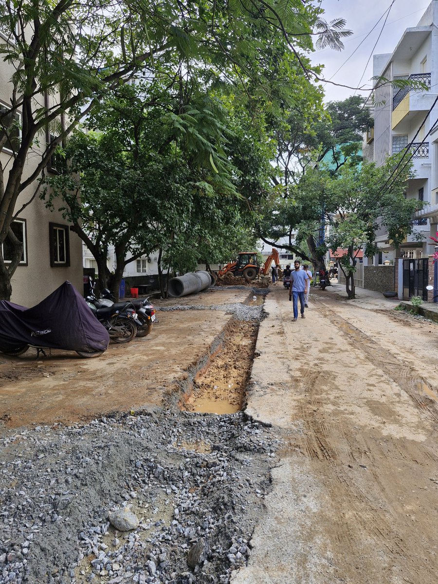 arnavanand29's tweet photo. At this point is there any road in Blr that isn't dug up? https://t.co/IsFhBlMc5Z