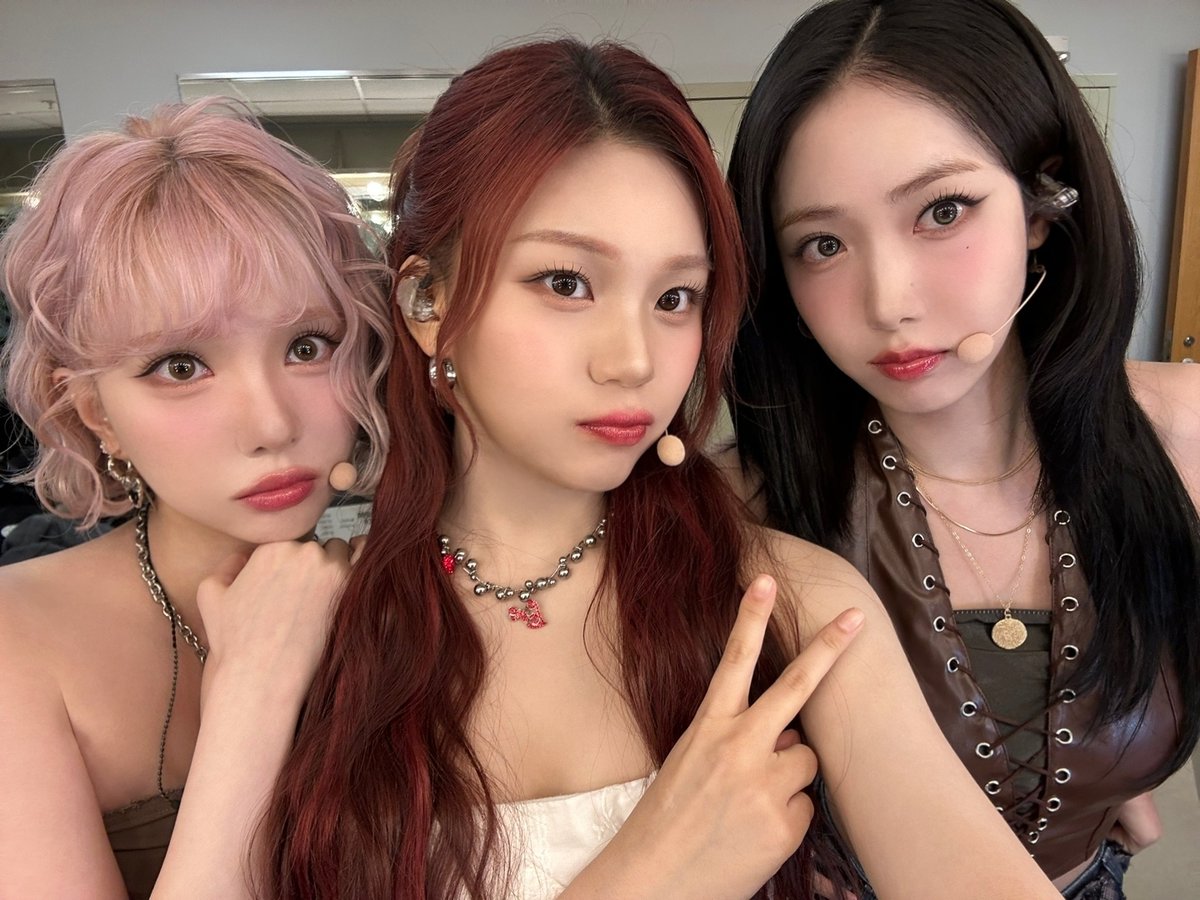 VIVIZ_official's tweet photo. [#VIVId_dayZ] 📸

2025 VIVIZ WORLD TOUR [NEW LEGACY] in CHARLOTTE 완료✨

나비가 보여주는 맘 어떻게 사랑이 아니겠어?💭 삐지는 오늘도 나비 사랑해💗

#VIVIZ #비비지
#EUNHA #은하 
#SINB #신비 
#UMJI #엄지
#NEW_LEGACY https://t.co/vyKsZhlK1m