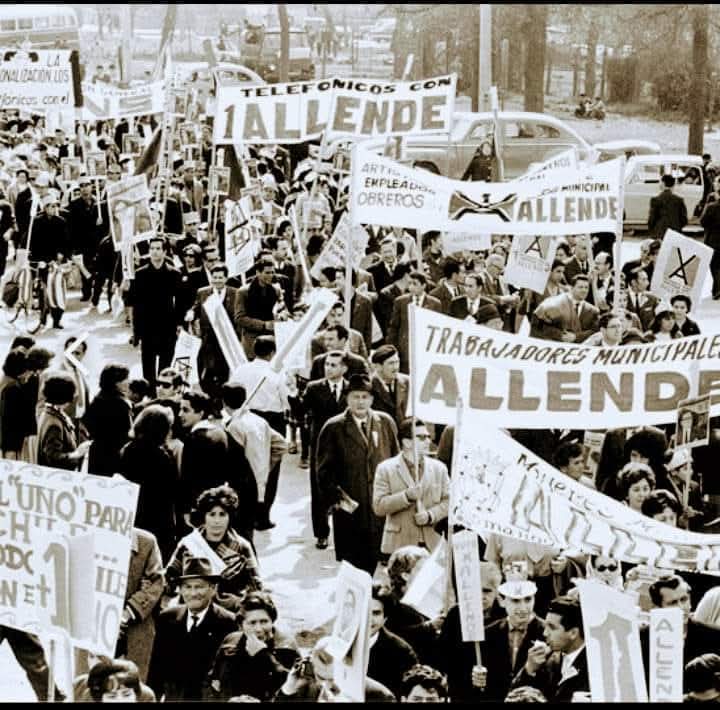 "Les digo que se vayan a sus casas con la alegría sana de la limpia victoria alcanzada".

(Salvador Allende, 4 de septiembre de 1970, el día del triunfo de la Unidad Popular)