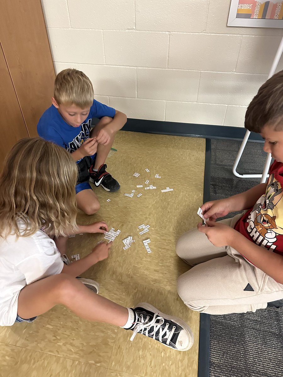 One of my favorite math lessons… getting to watch the students work together to fit the pieces together and make a hundreds chart! 🧩 The students did an amazing job using number patterns to complete their puzzles! <a href="/ShellCreekVikes/">LCS Shell Creek Elementary</a>
