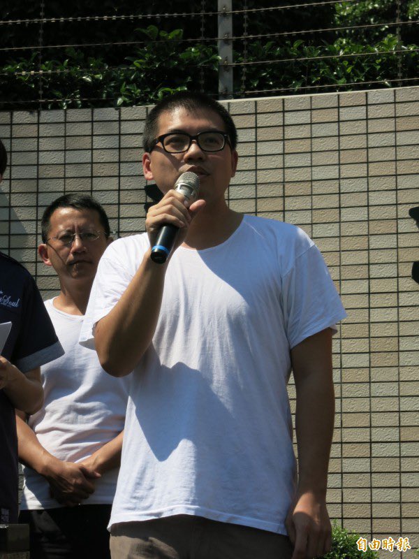 最近的新聞讓我想起當年的一些畫面。

照片出處： news.ltn.com.tw/news/politics/…