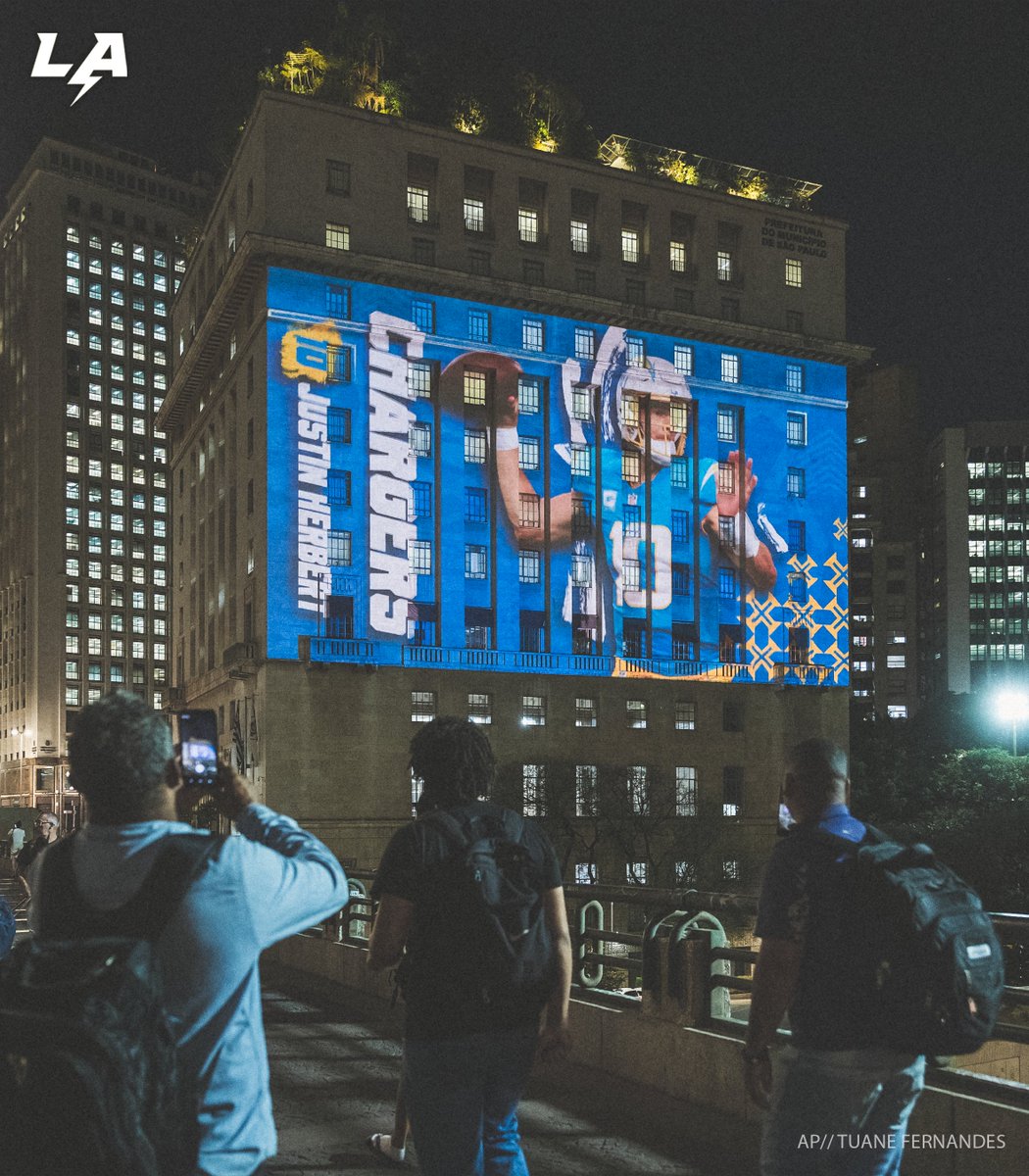chargers's tweet photo. bolts on tour 🇧🇷 https://t.co/ErER7Uwny7