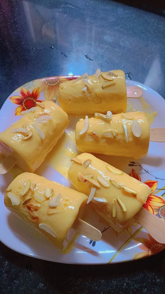 زندگی🧬 قلفی🍦کی طرح ہے
ہے تو میٹھی🍨 پر پھگل رہی ہے