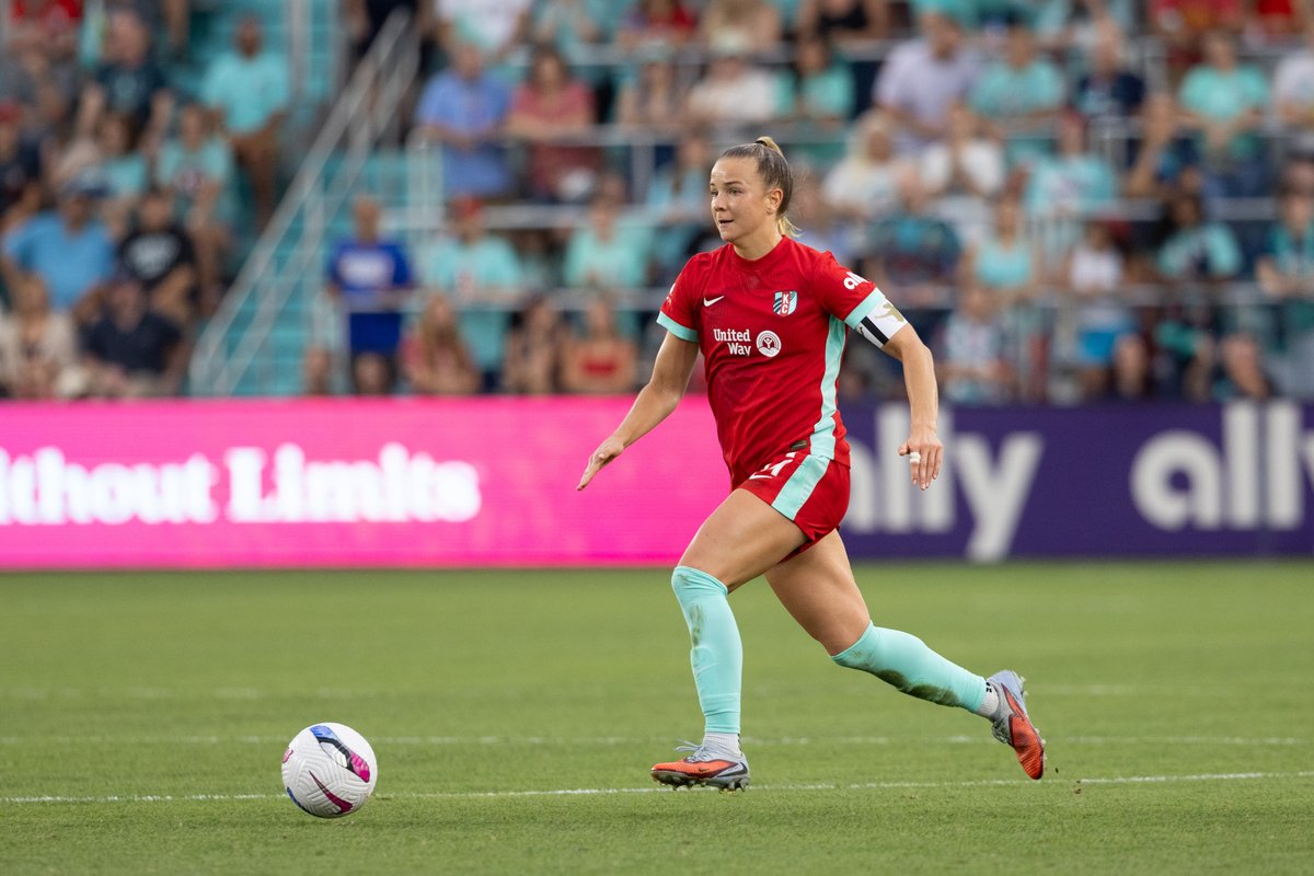 The KC Current are head and shoulders above the rest of the #NWSL right now. Quietly driving that dominance is 18-year-old, defensive midfield anchor Claire Hutton. <a href="/KunAbd/">Abdullah Abdullah</a> analyzes Hutton's strengths, growth areas and impact.

🔓equalizersoccer.com/2025/09/04/cla…