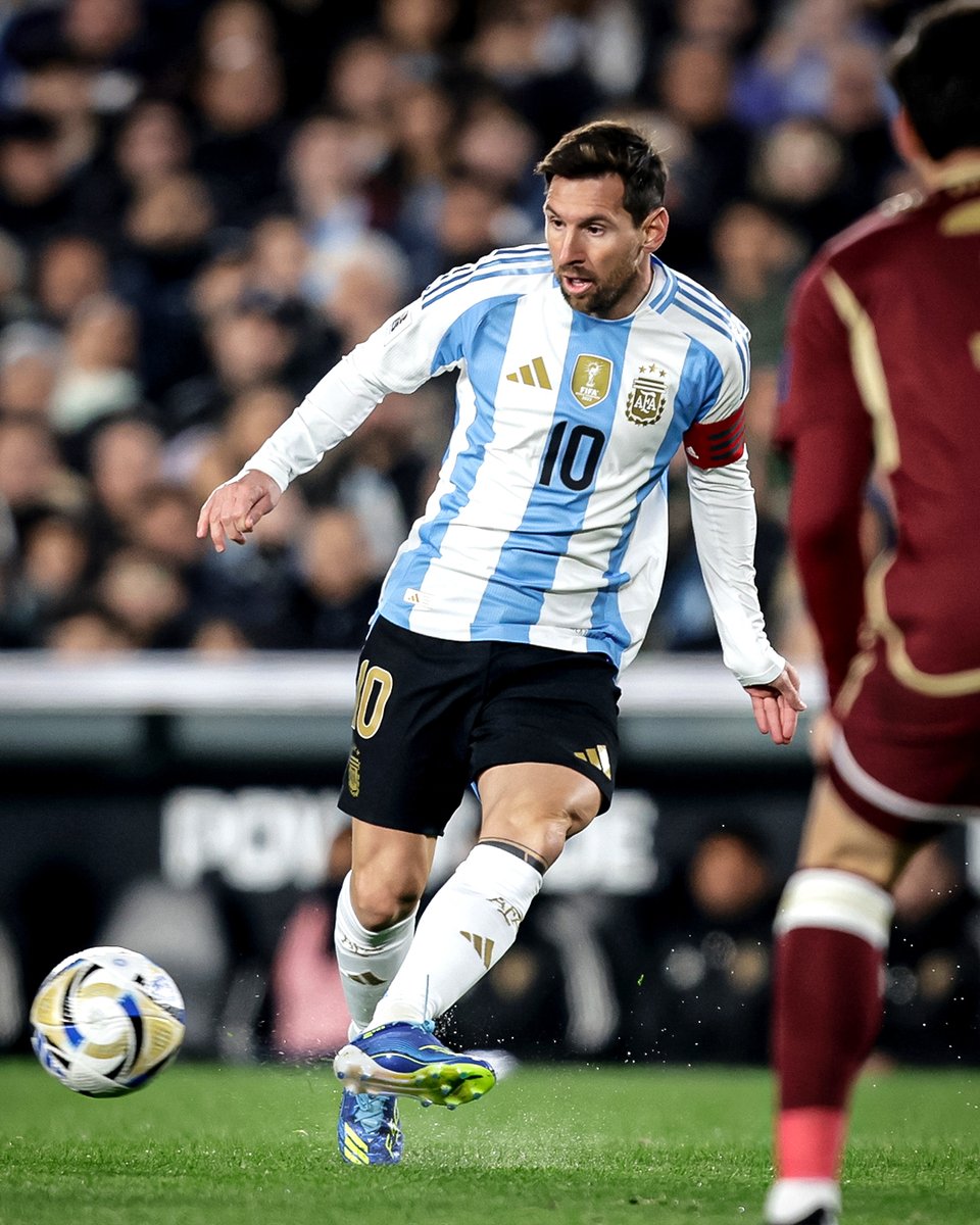 🏆 #Eliminatorias

🎙 Lionel Messi: "No quiero que se termine nunca, pero soy consciente de que el momento se acerca. Se dará cuando se tenga que dar, mientras tanto voy paso a paso, viviendo el día a día".